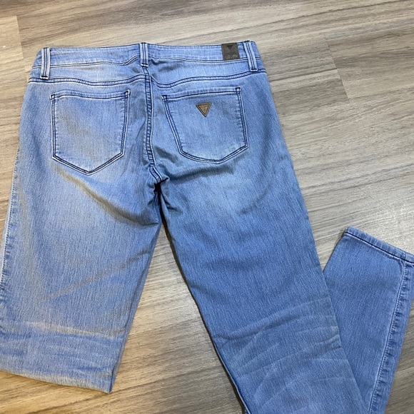 GUESS women’s jeans - Picture 2 of 2